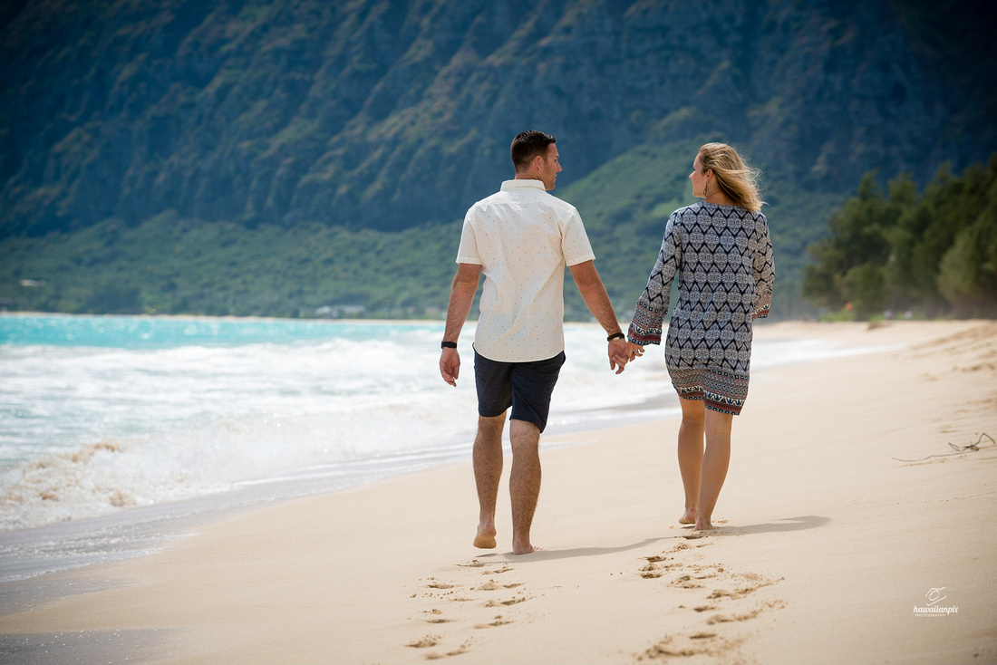 beach portrait with couple in Hawaii